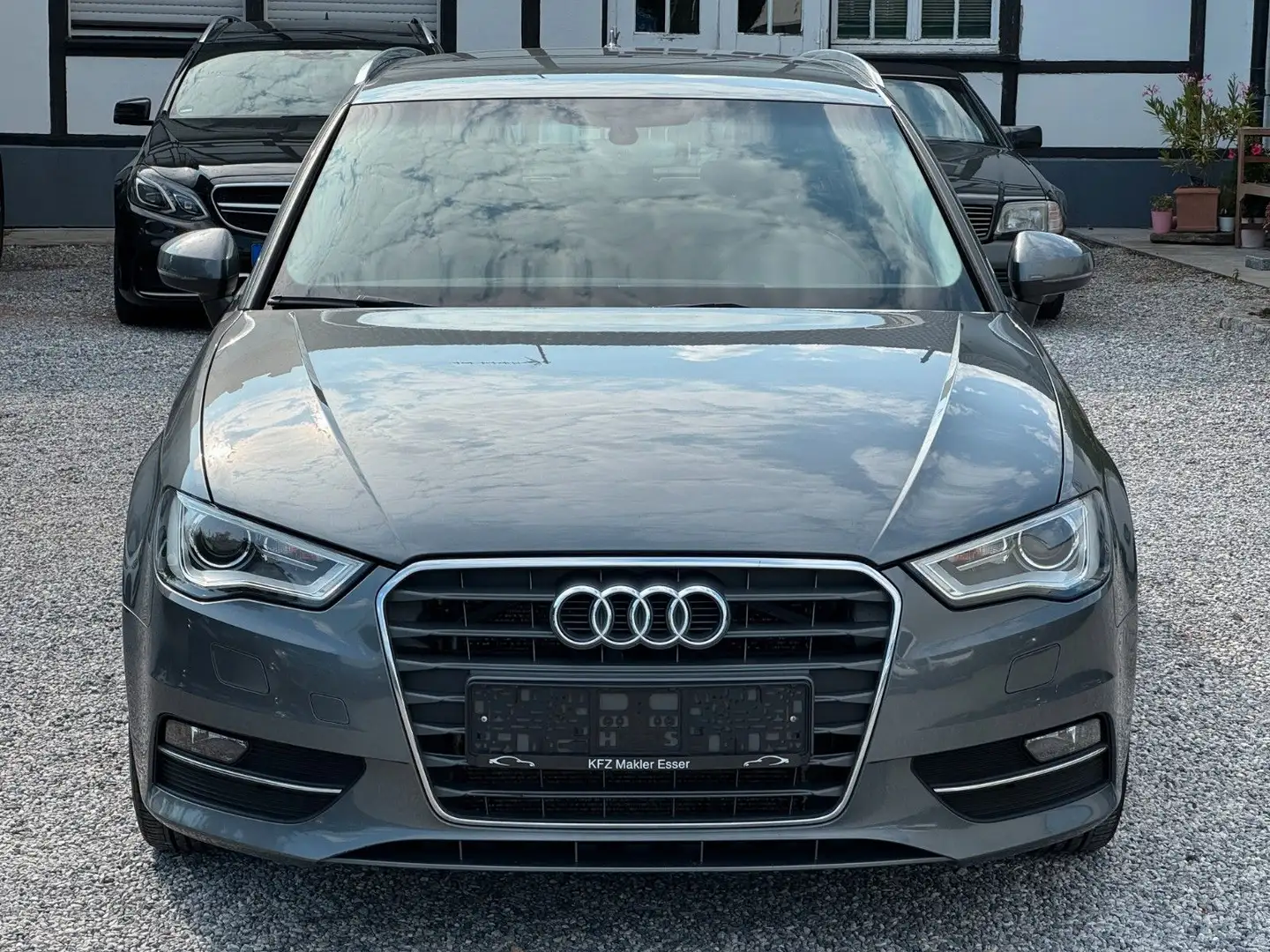 Audi A3 Sportback 2.0 TDI attraction *Xenon*Navi* Gris - 2
