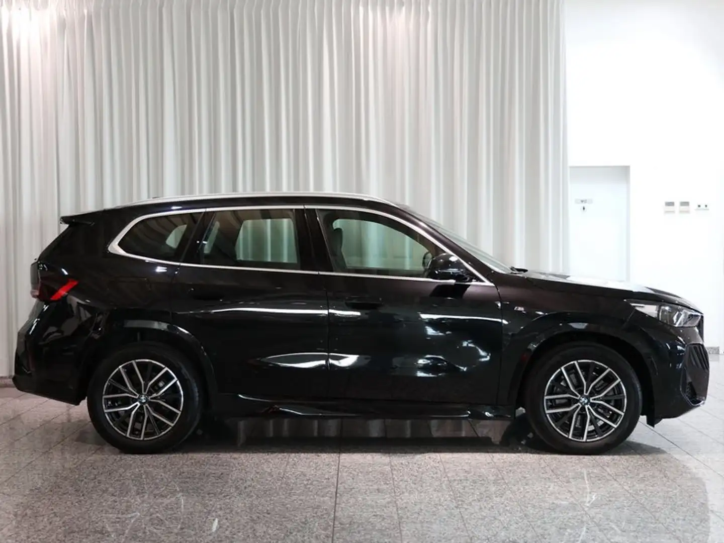 BMW X1 xDrive23d M Sport 360° DrivAss+ HUD HarmKar Schwarz - 2