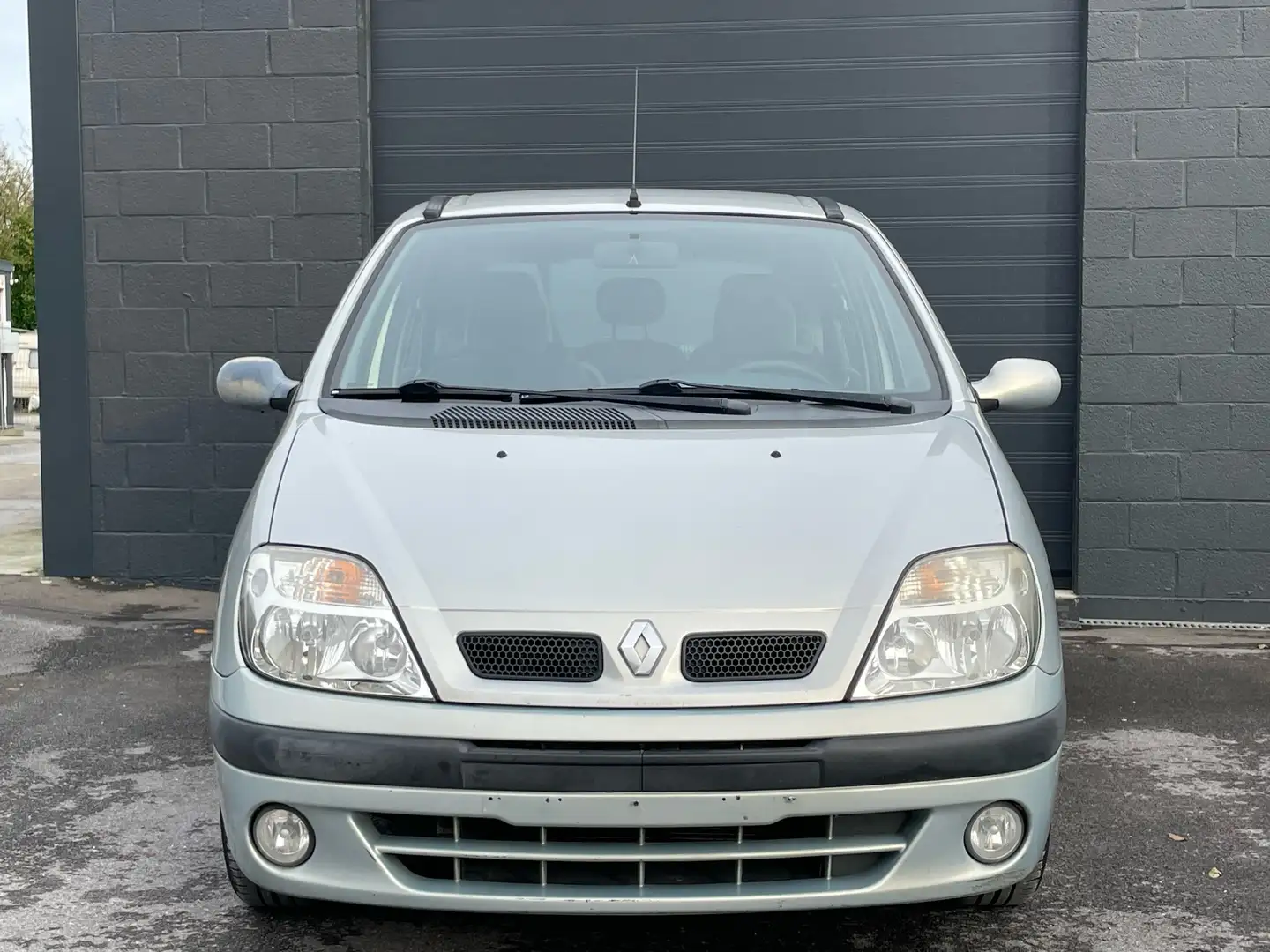 Renault Scenic 1.4i 16v RT Prêt à immatriculer. Beige - 2