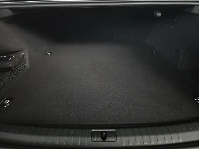 Audi A6 view 12