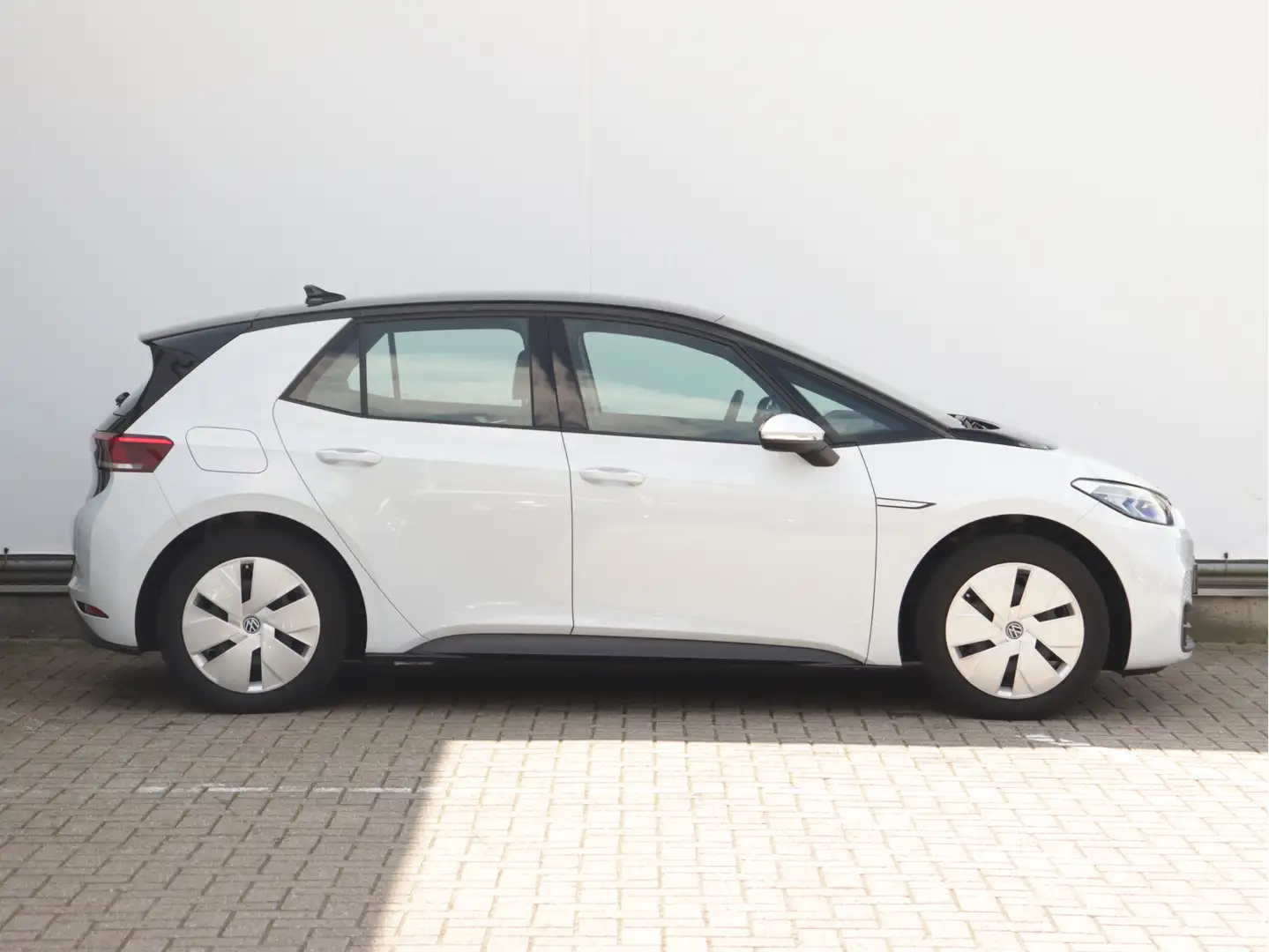 Volkswagen ID.3 Pure 45 kWh 150pk | Navigatie | Adaptive cruise | Wit - 2