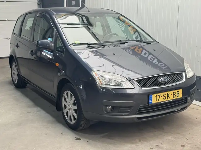 Ford C-Max view 3