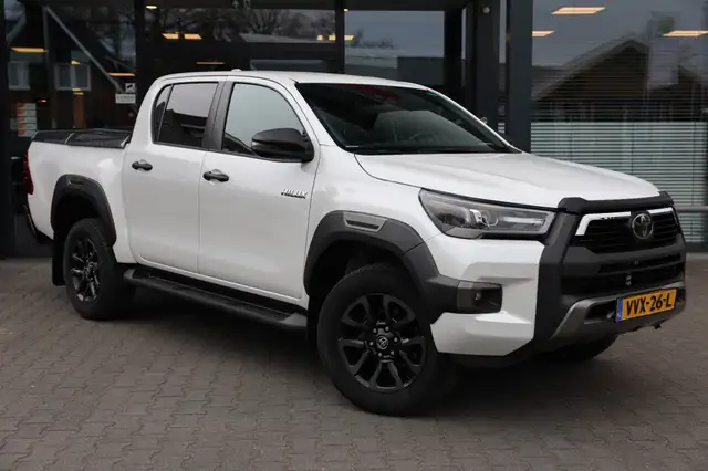 Toyota Hilux 2.8 D-4D DUBBEL CABIN INVINCIBLE BE TREKKER 5 SITZ