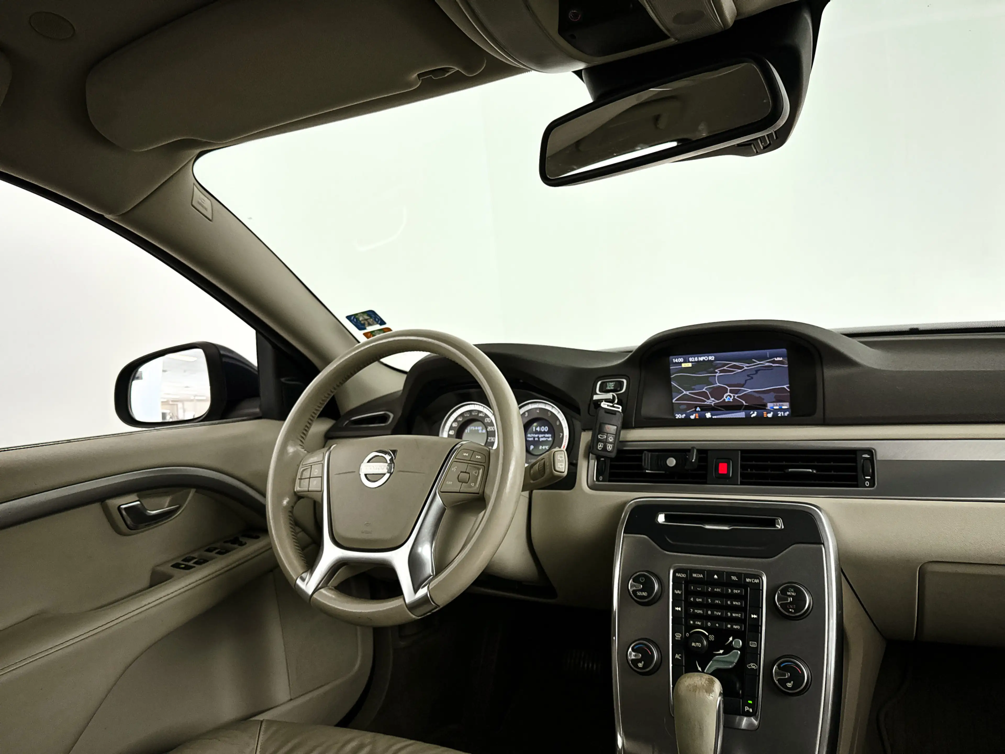 Volvo V70 1.6 T4 Limited Edition | Park assist | Cruise cont — photo 3
