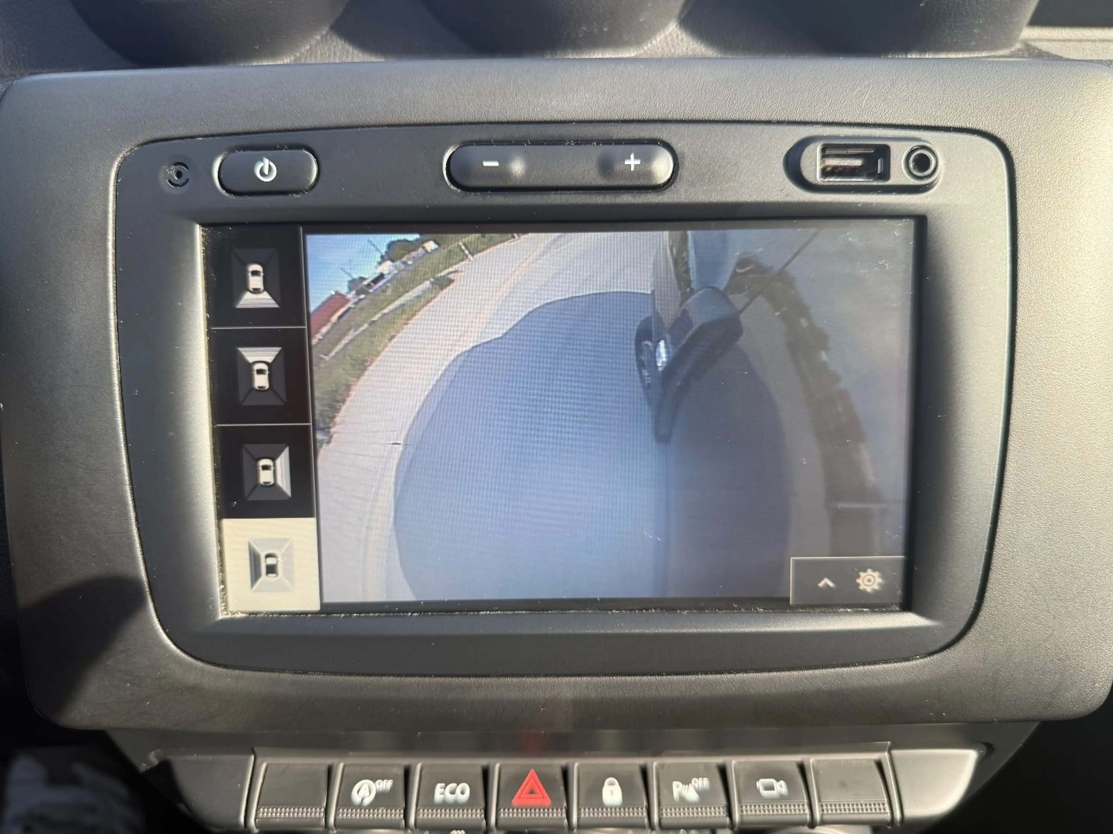 Dacia Duster II Celebration / 360°-Kamera / Navi — photo 9