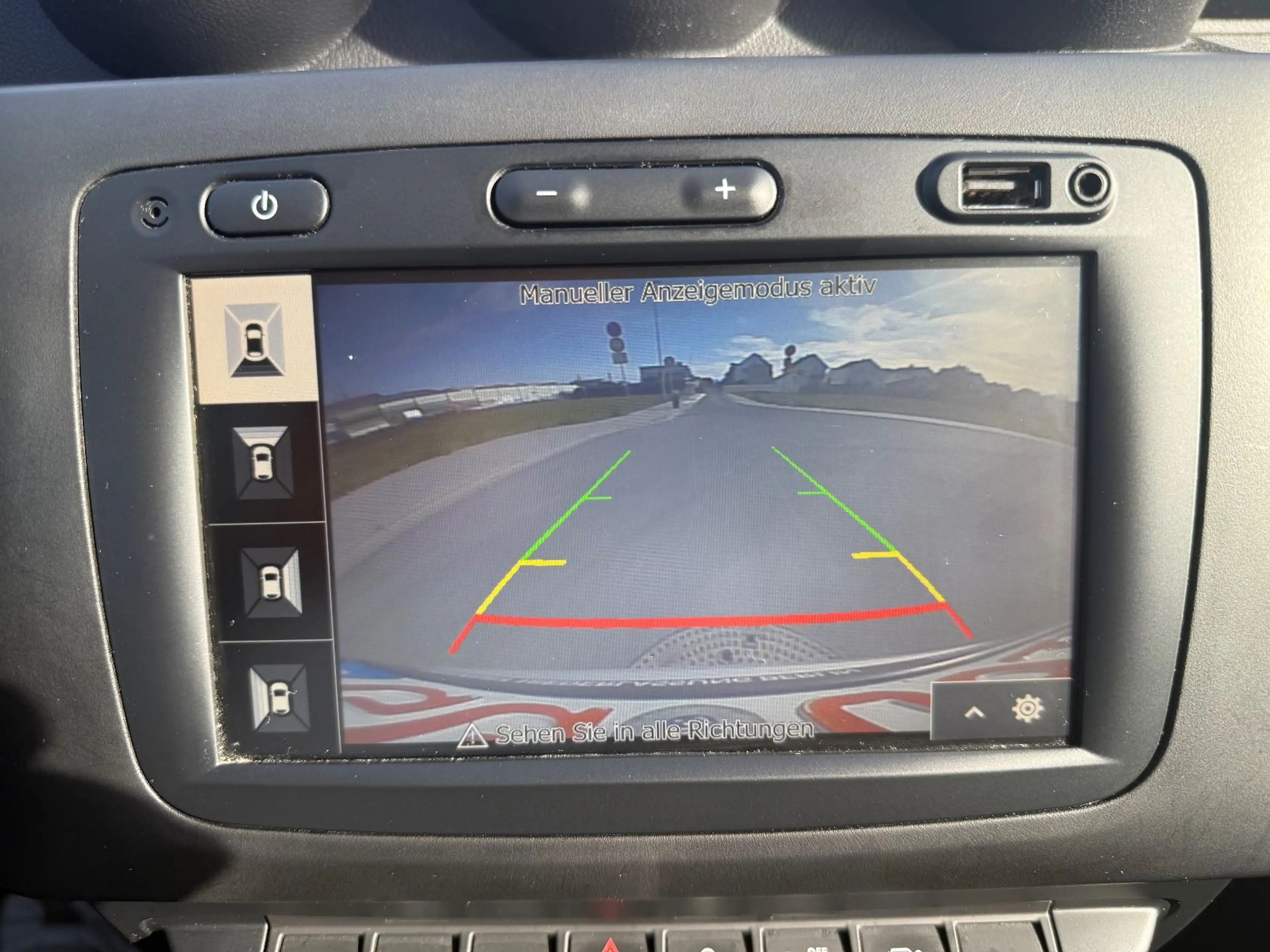 Dacia Duster II Celebration / 360°-Kamera / Navi — photo 6
