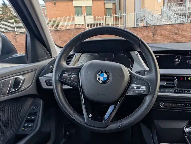 BMW 1 Series view 15