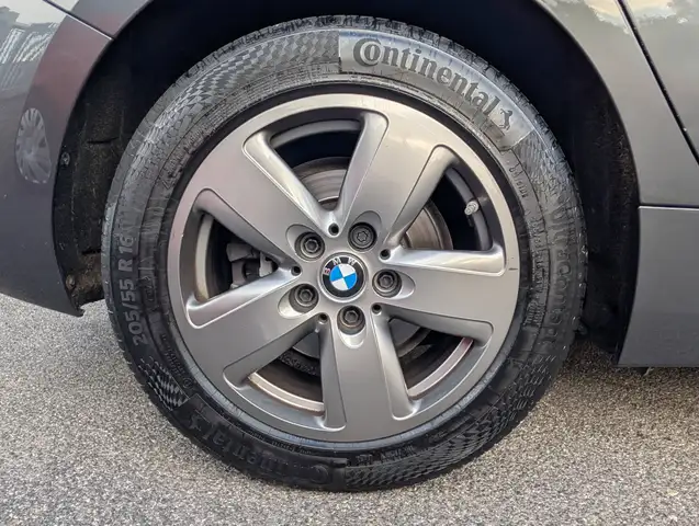 BMW 1 Series view 16