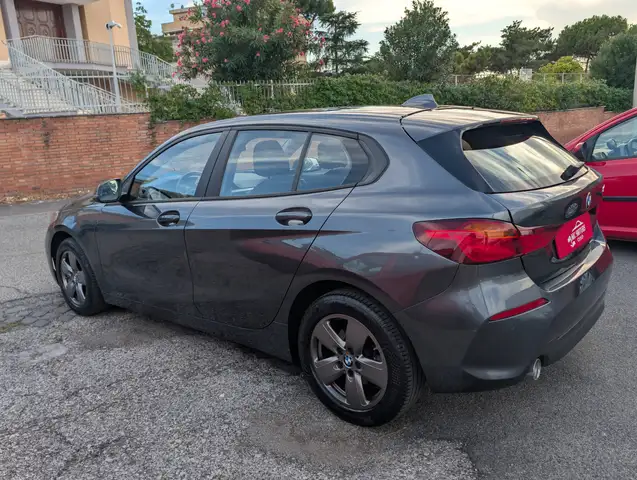 BMW 1 Series view 3