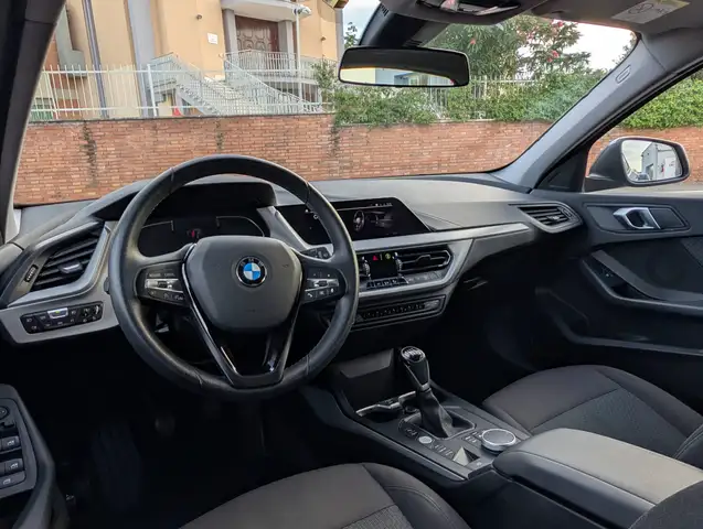 BMW 1 Series view 9