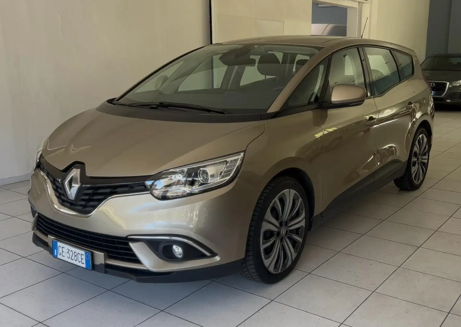 Renault Grand Scenic Grand Scenic 7P Sport Edition1.7 blue dci120cv Oro - 1