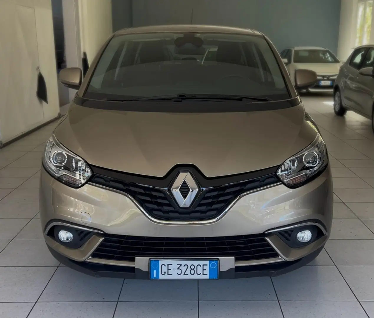 Renault Grand Scenic Grand Scenic 7P Sport Edition1.7 blue dci120cv Oro - 2