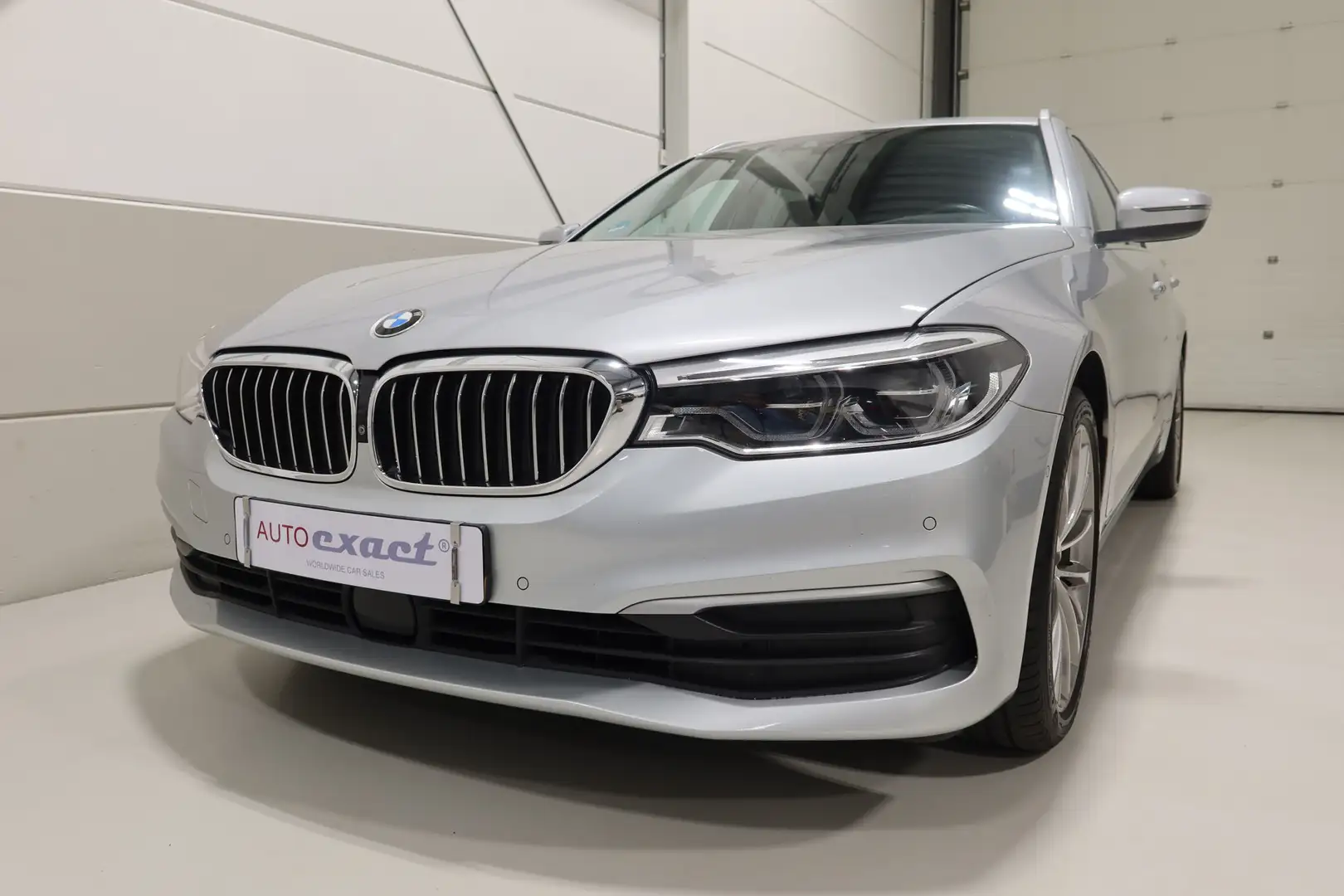 BMW 520 5-serie Touring 520i I High Executive I Comfort st Grijs - 1