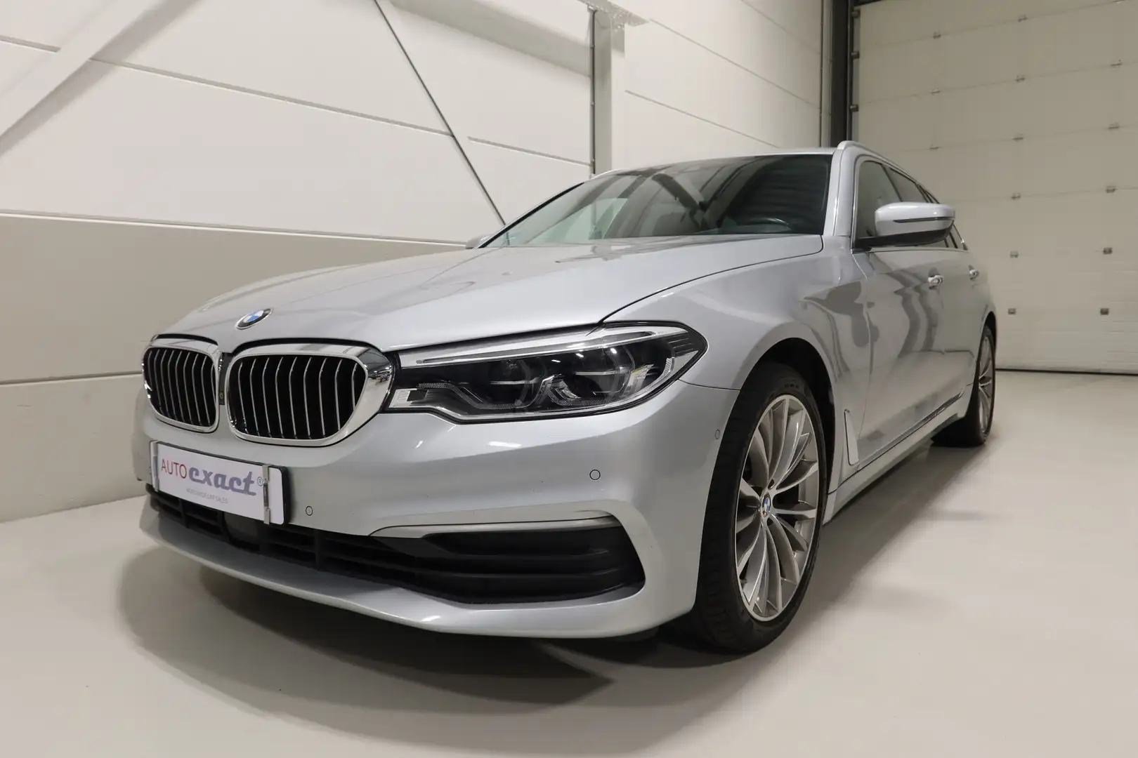 BMW 520 5-serie Touring 520i I High Executive I Comfort st Grijs - 2