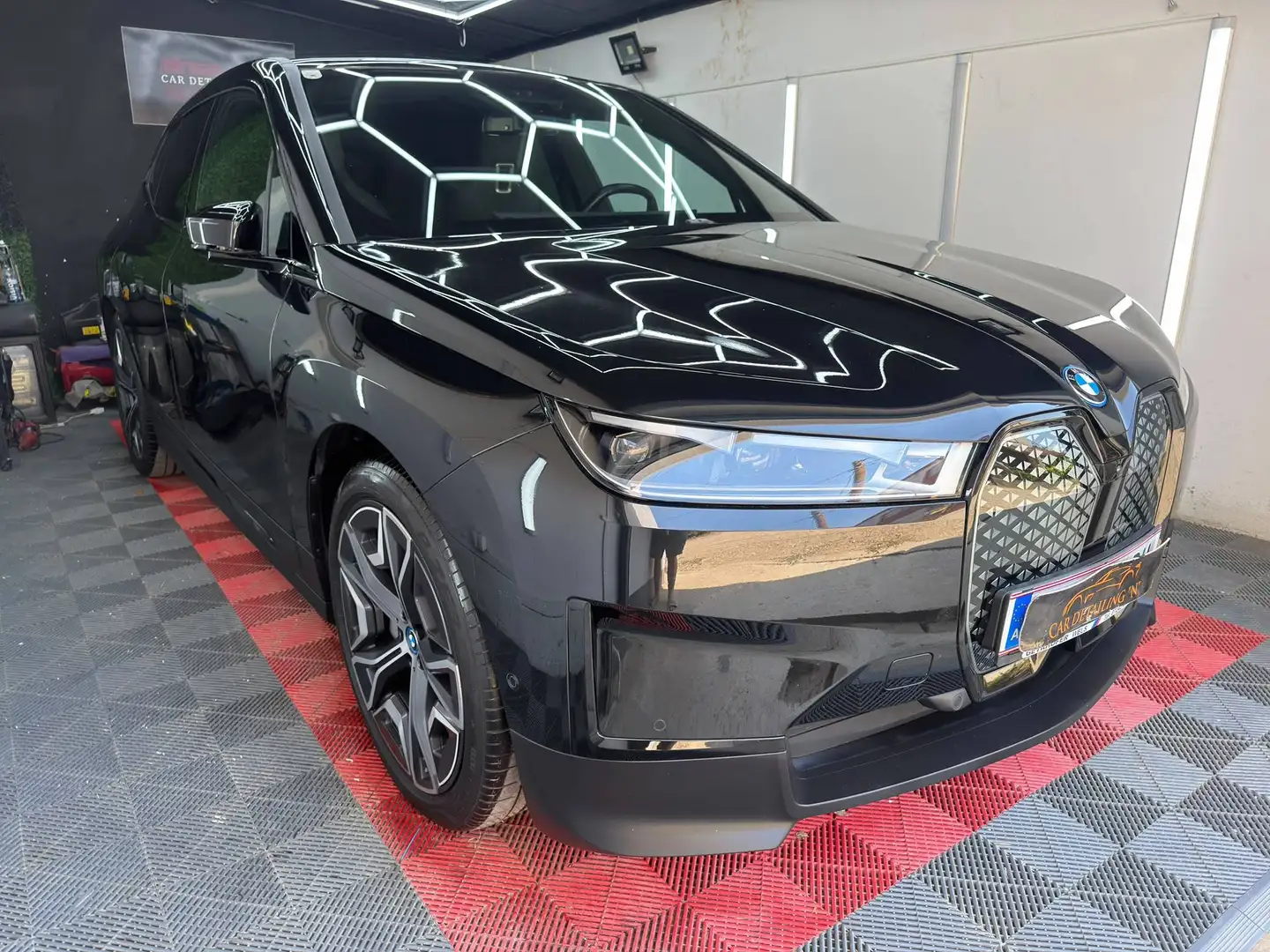 BMW iX iX xDrive40 71kWh Schwarz - 1