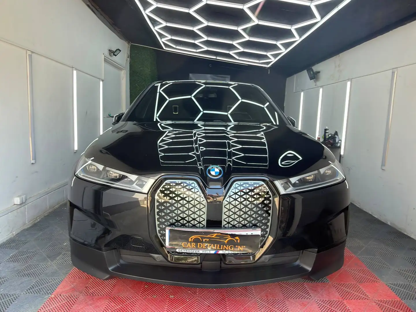 BMW iX iX xDrive40 71kWh Schwarz - 2