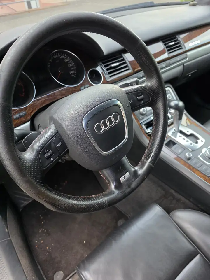 Audi A8 3.0 TDI DPF quattro — photo 1 of 6