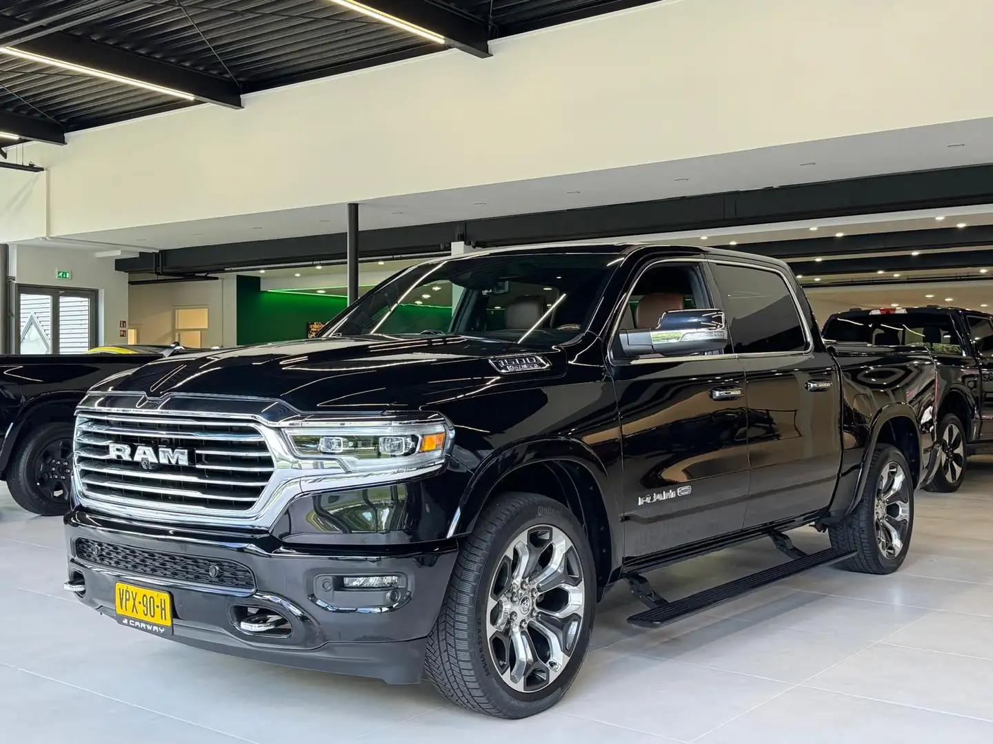 Dodge RAM 1500 5.7 V8 4x4 Limited Longhorn NL-AUTO alle opti Zwart - 1