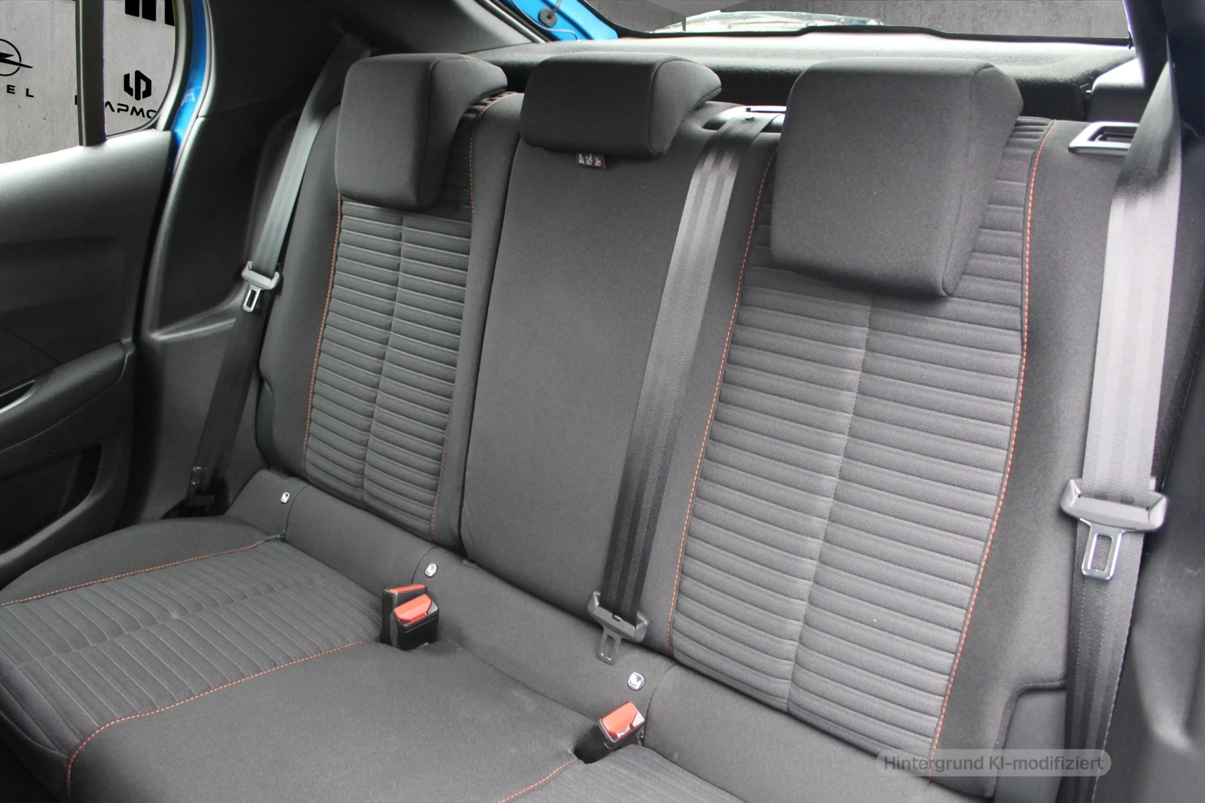 Peugeot e-208 Active Pack — photo 9