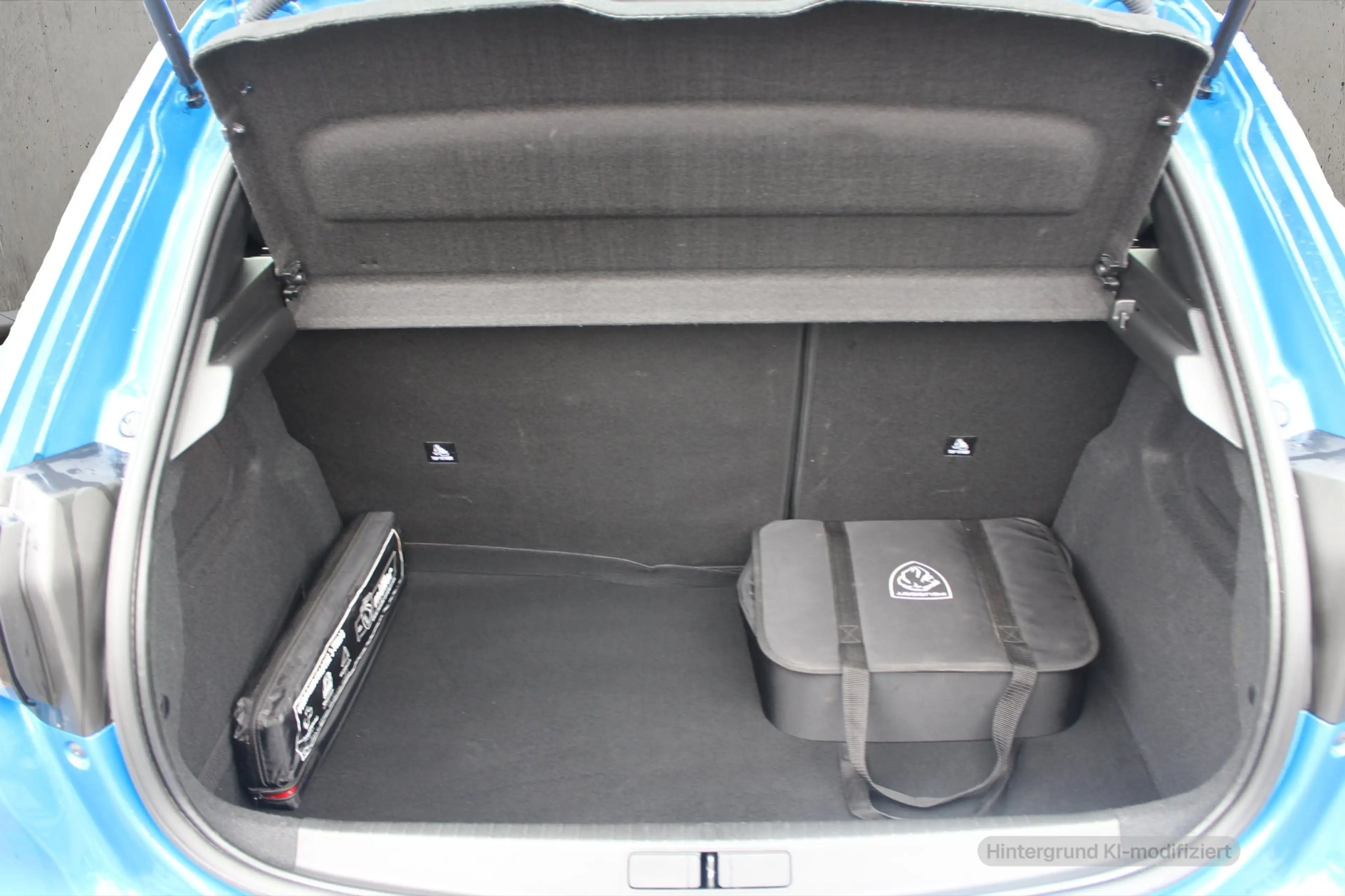 Peugeot e-208 Active Pack — photo 10