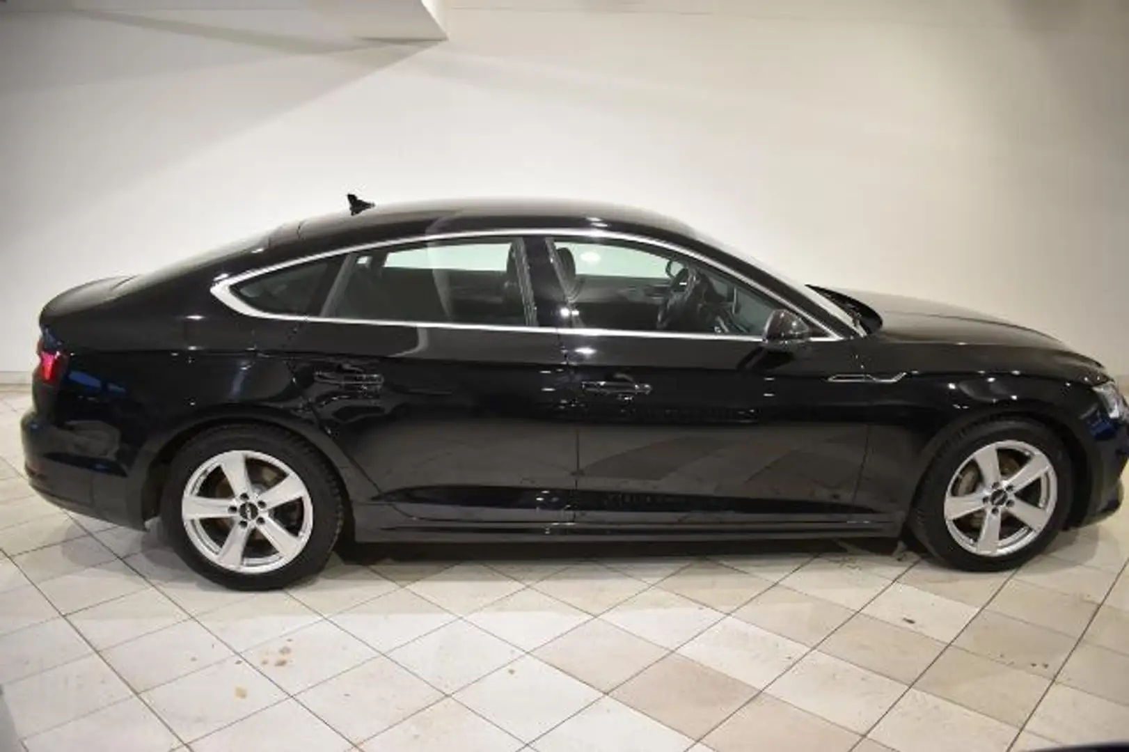 Audi A5 Kühlmittelverlust APP NAVI SHZ PDC V+H Černá - 2