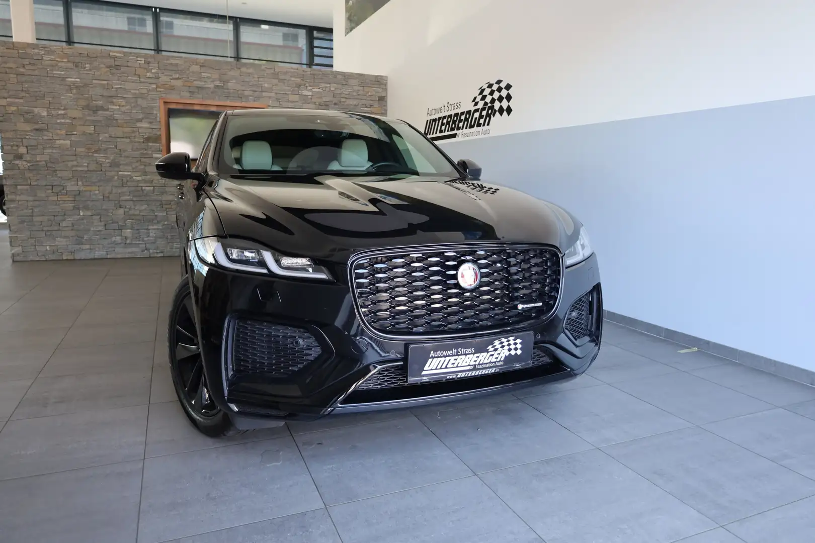 Jaguar F-Pace F-Pace P250 R-Dynamic S Schwarz - 2