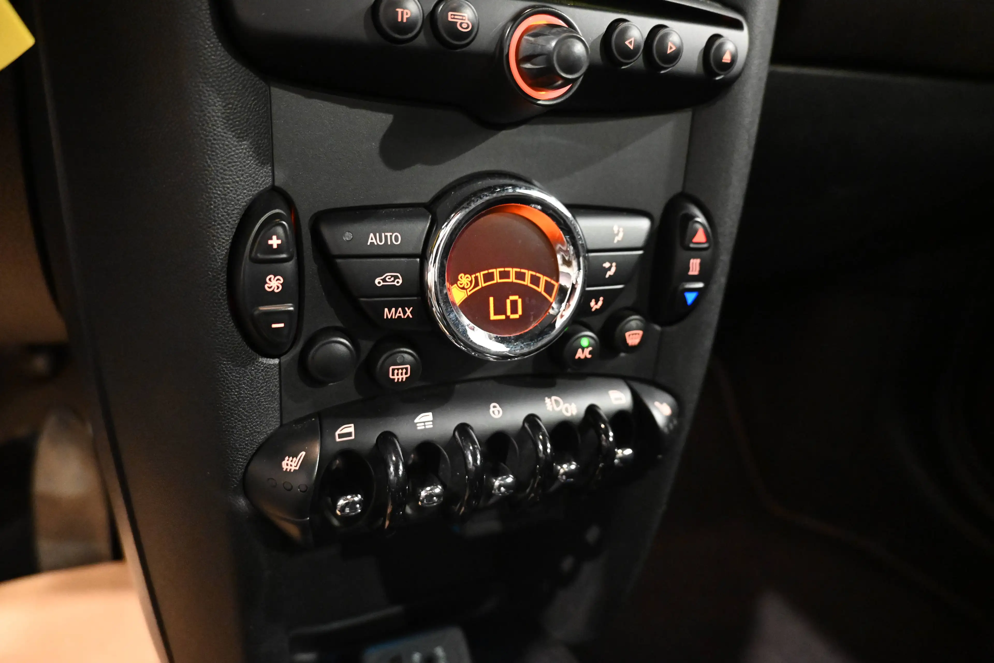 MINI Cooper D Cabrio COOPER 1.6D CABRIOLET / XENON / GPS NAVIGATION / CUIR / PDC !! — photo 15