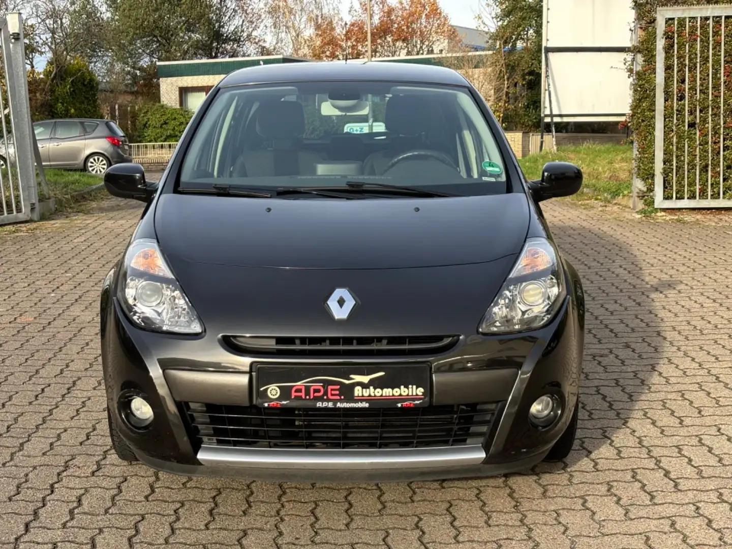 Renault Clio III Luxe 1 Hand Automatik 40.000km Schwarz - 2