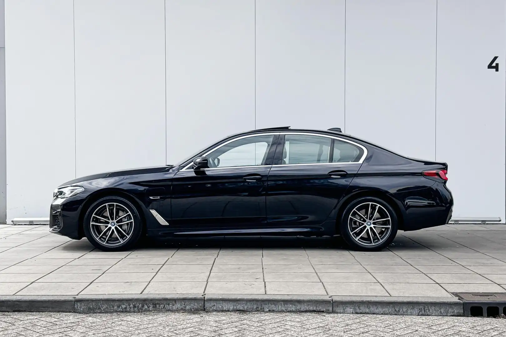 BMW 545 5 Serie Sedan 545e xDrive M-Sport Co-Pilot Pack / Zwart - 2