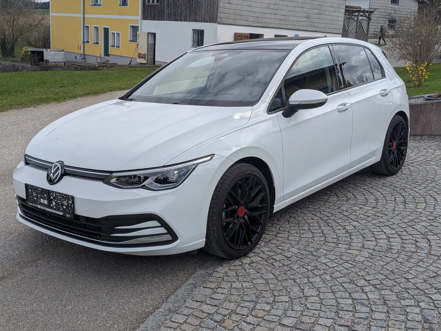 Volkswagen Golf Golf 8 2,0 TDI Move DSG Weiß - 1