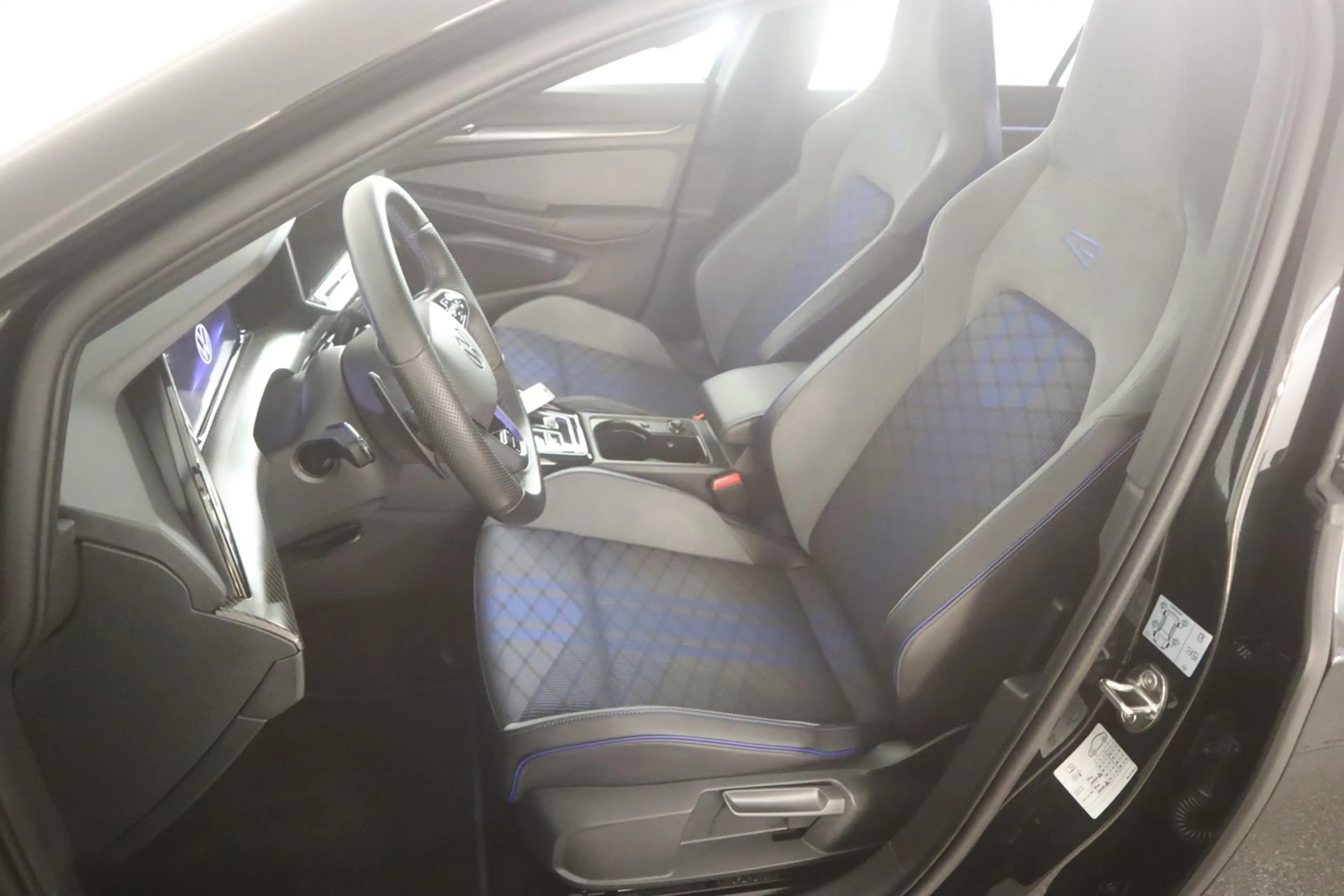 Volkswagen Golf R R Black Edition TSI 4MOTION DSG — photo 12