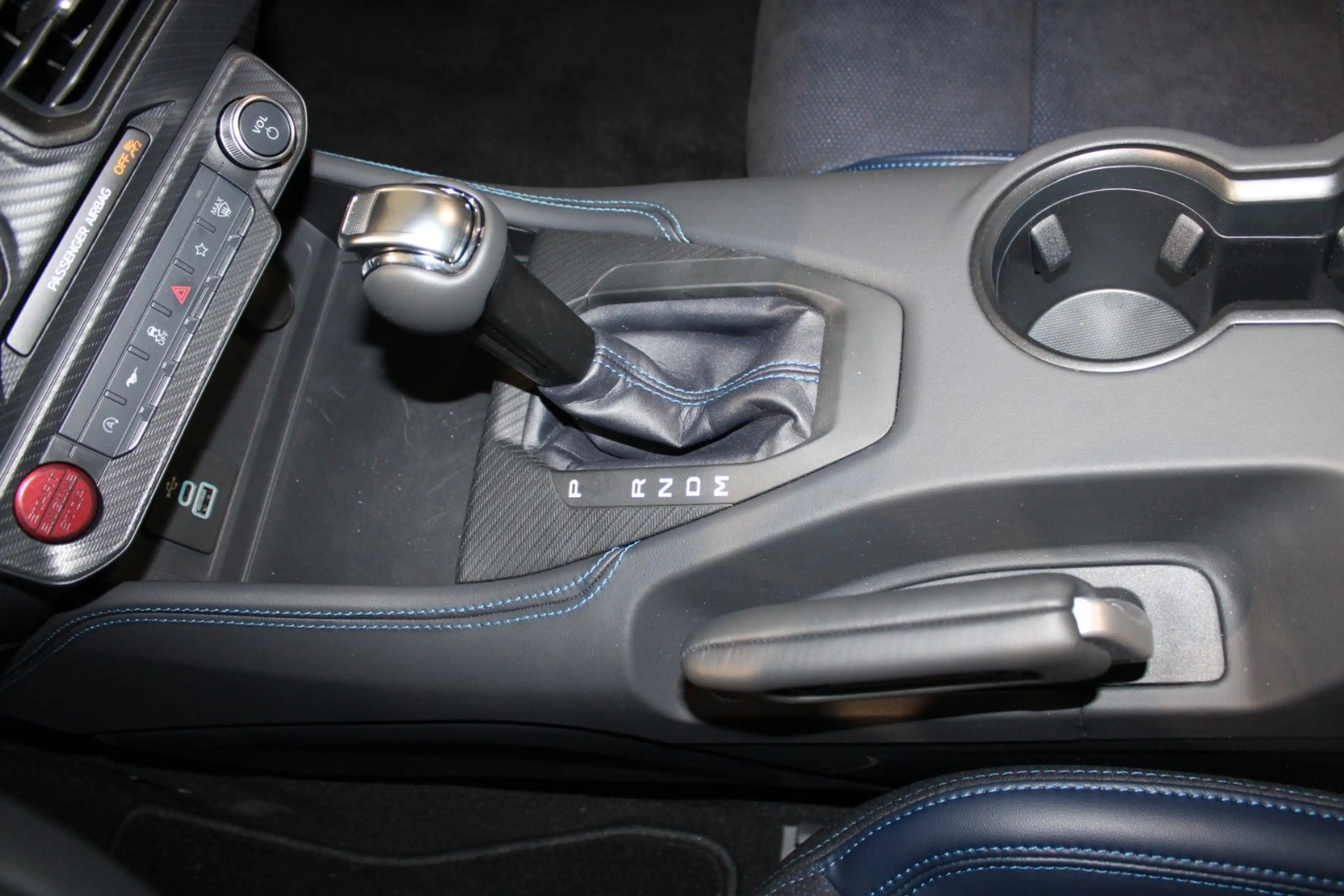 Ford Mustang 5.0 Ti-VCT V8 Dark Horse AUTOMATIK — photo 26