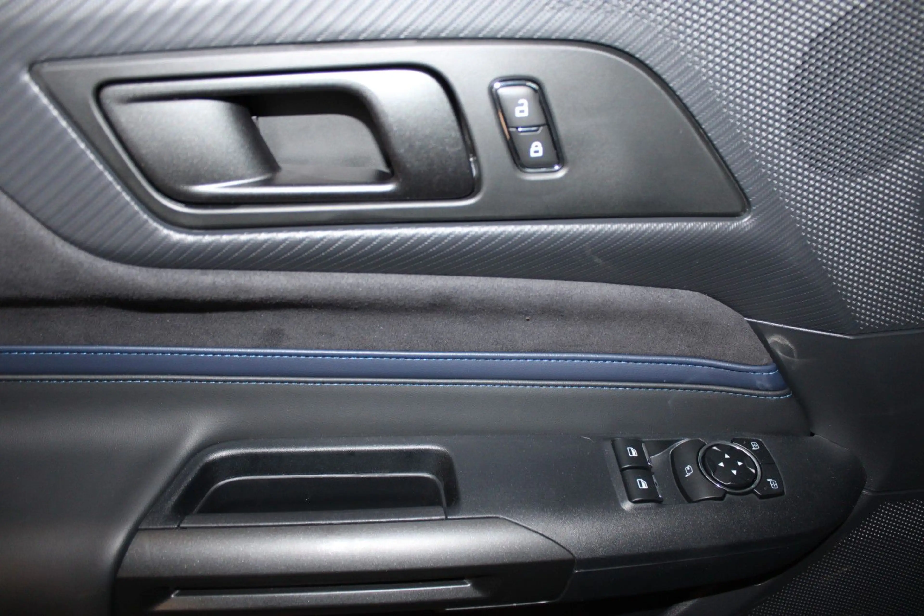 Ford Mustang 5.0 Ti-VCT V8 Dark Horse AUTOMATIK — photo 28