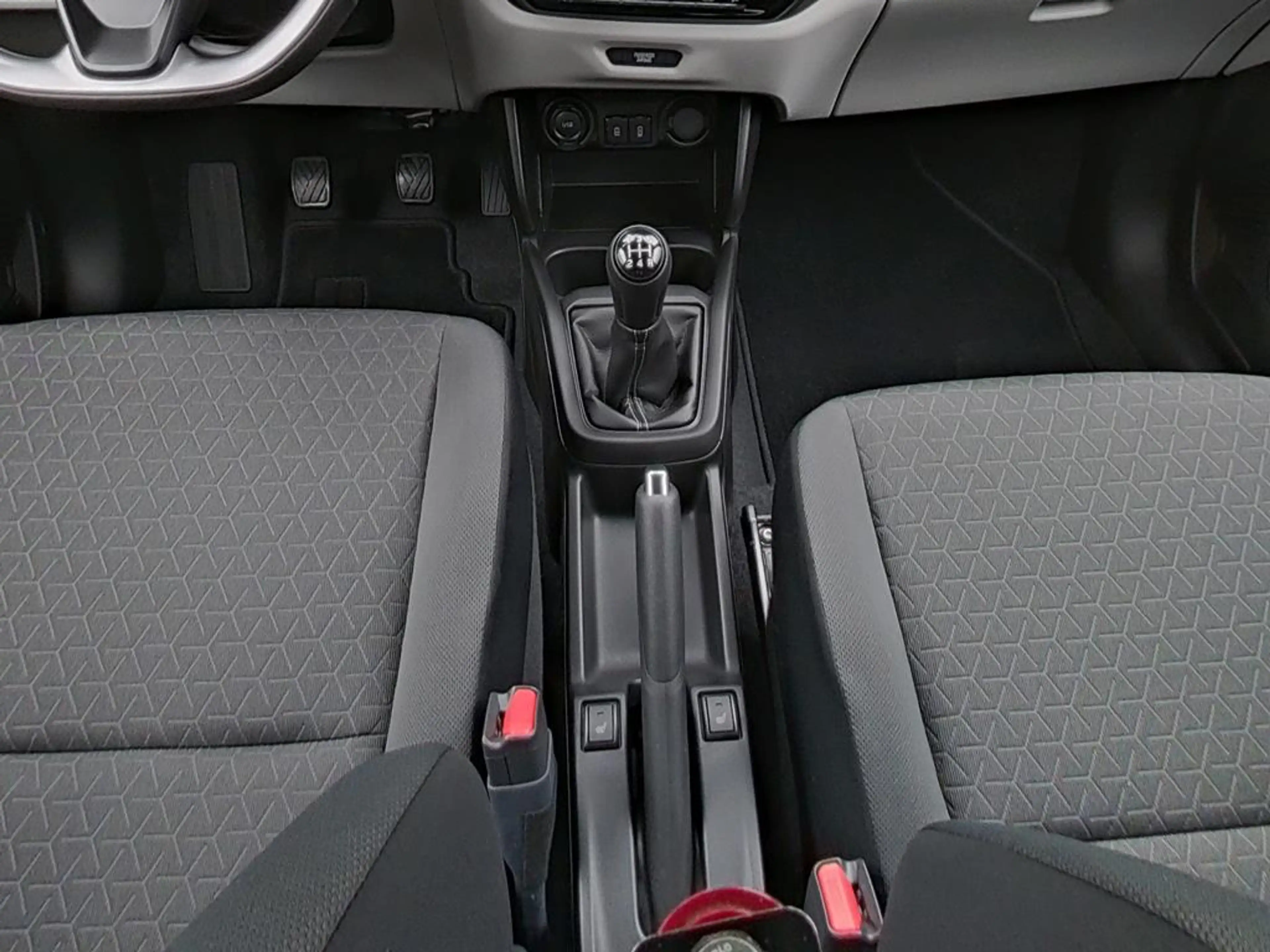 Suzuki Swift CLUB HYBRID — photo 10