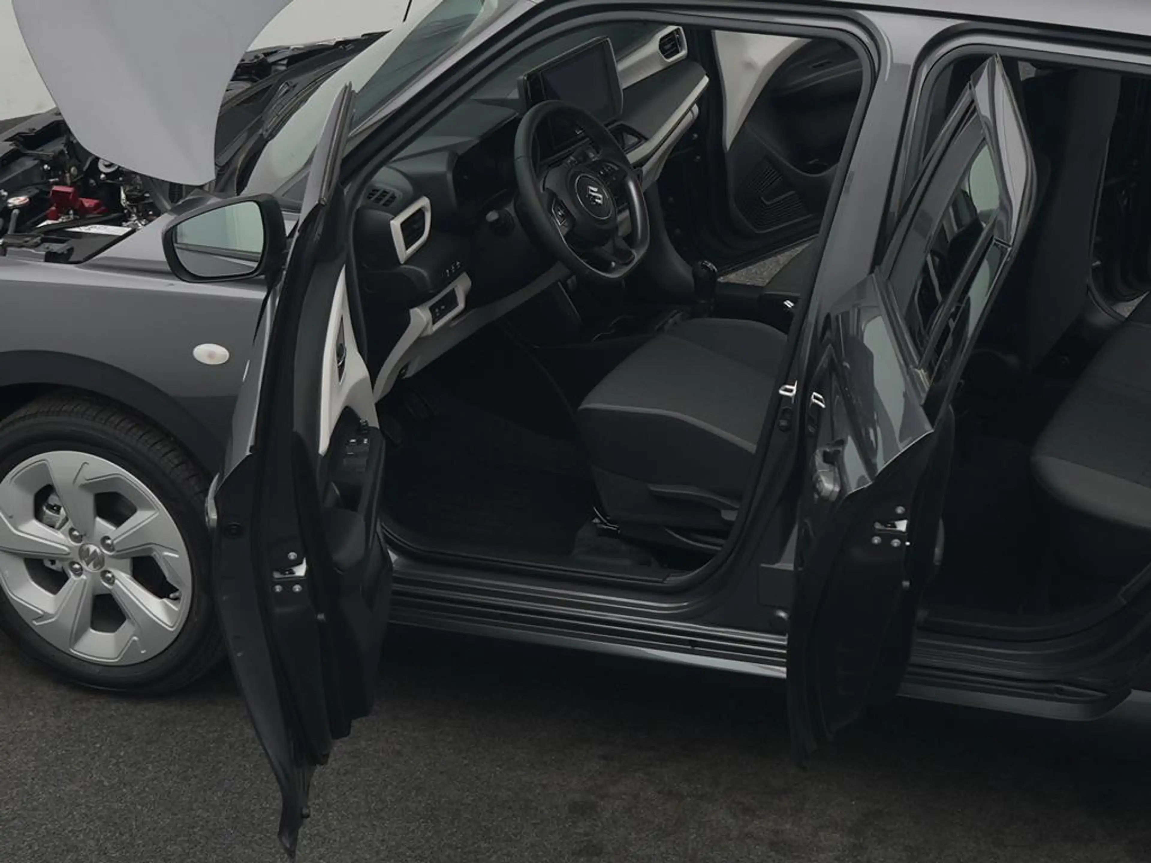 Suzuki Swift CLUB HYBRID — photo 12