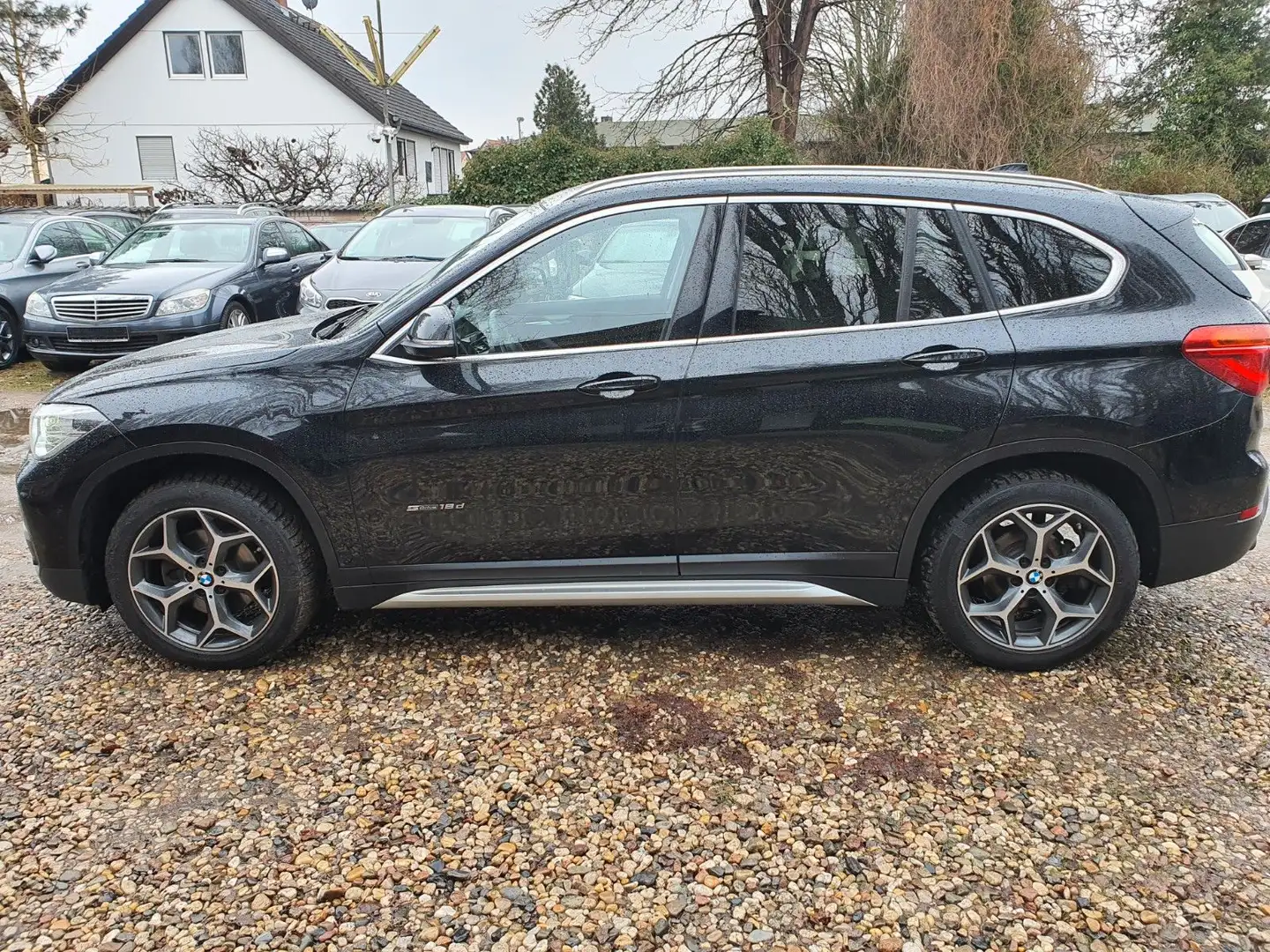BMW X1 Baureihe X1 sDrive 18 d xLine Schwarz - 2