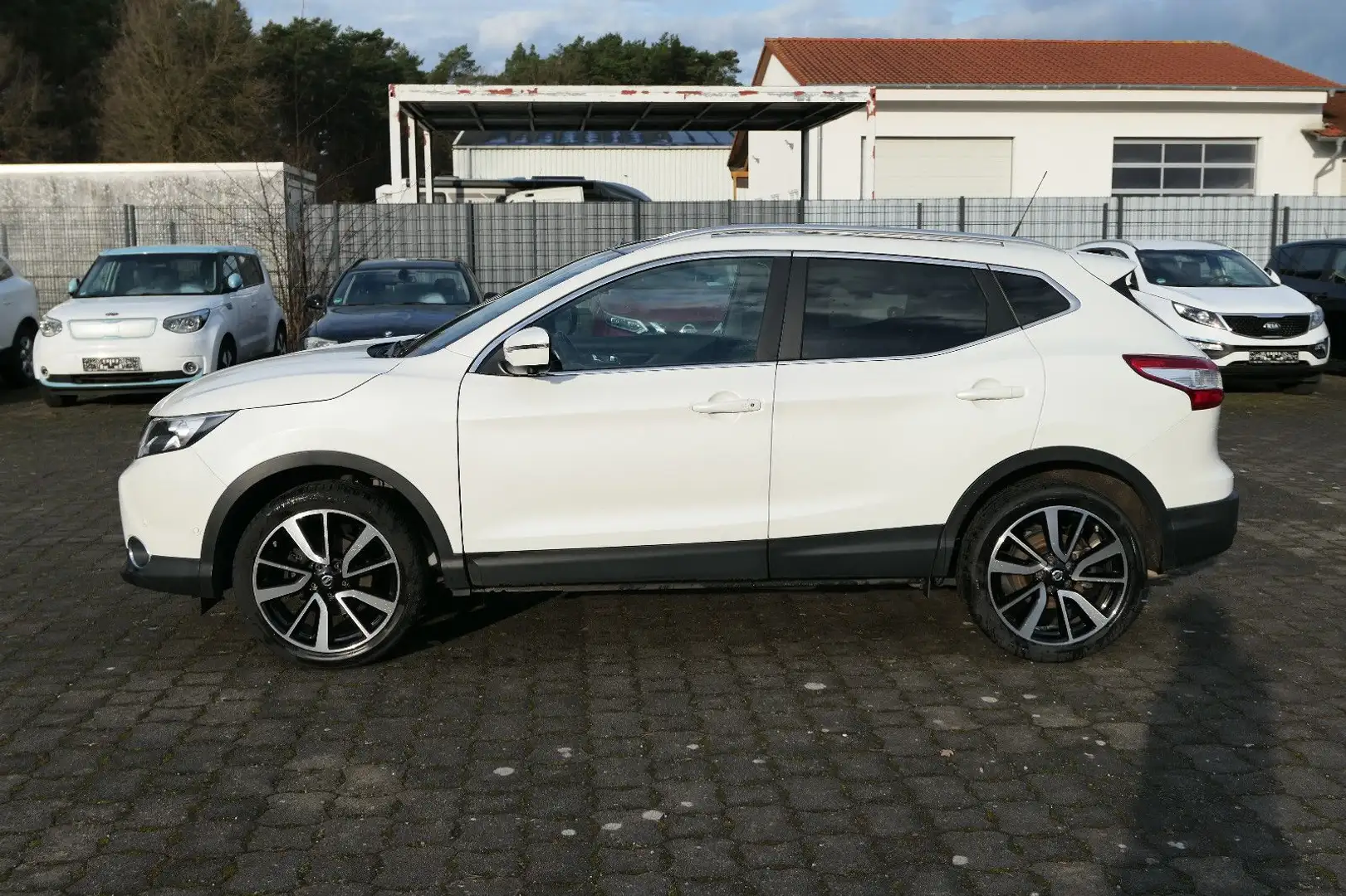 Nissan Qashqai Tekna/AHK/360°/LED/Navi/Panorama Weiß - 2