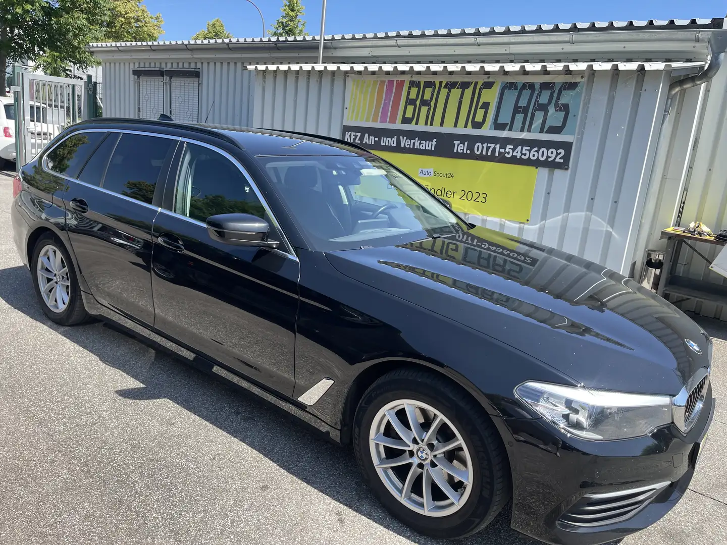 BMW 520 d xDrive*Navi* AHK*Rück Kamera* Schwarz - 1
