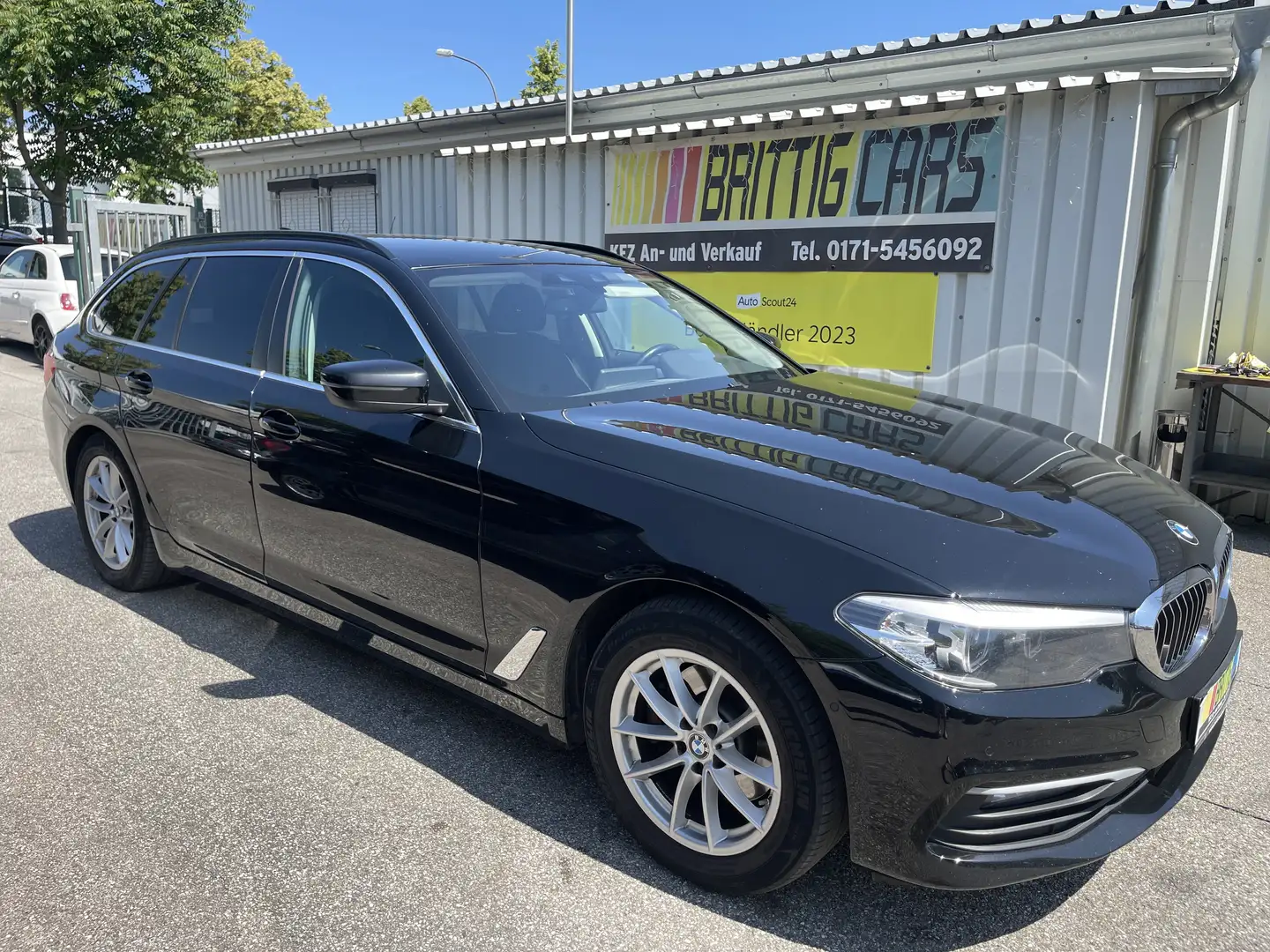 BMW 520 d xDrive*Navi* AHK*Rück Kamera* Schwarz - 2