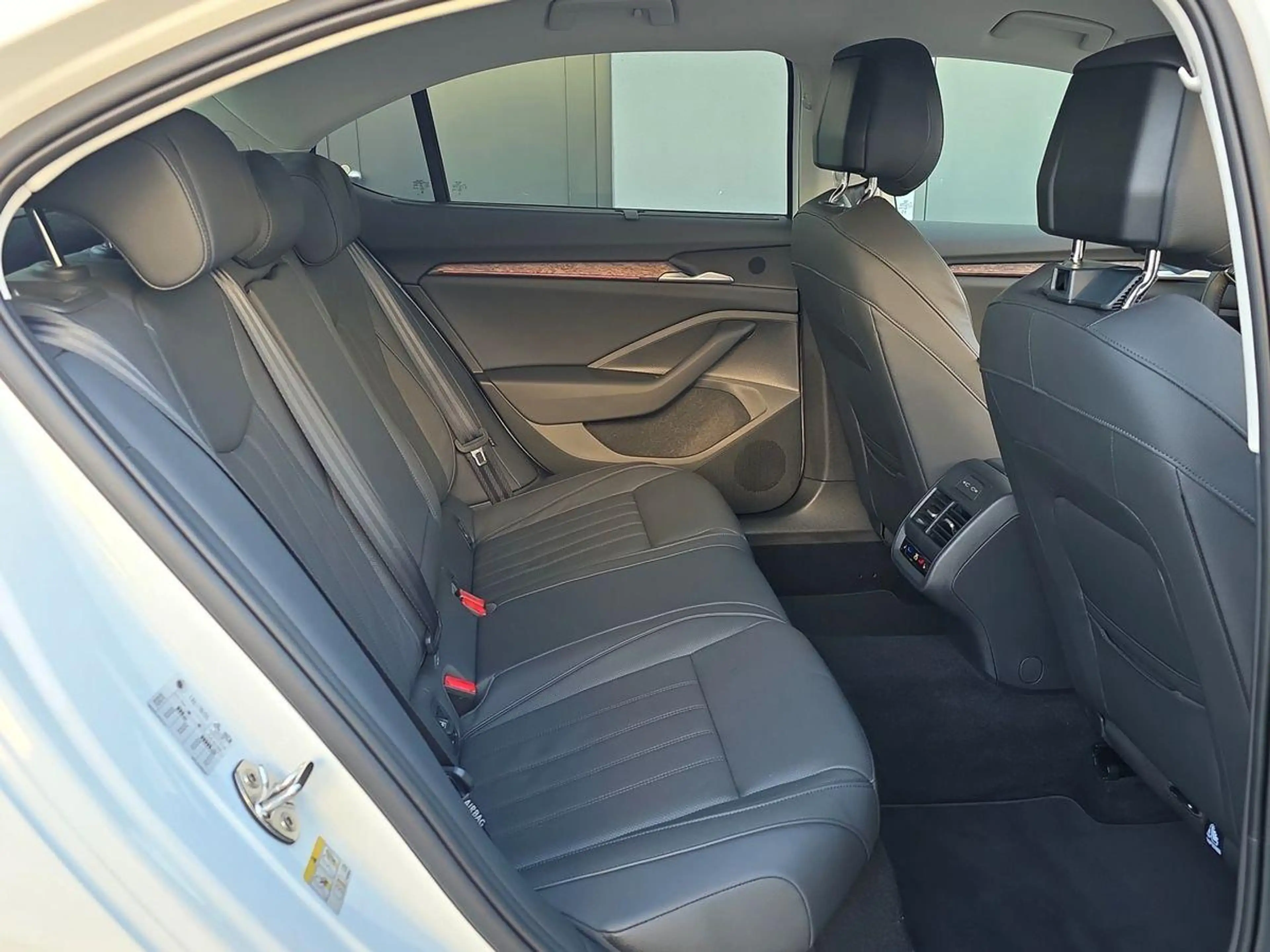 Skoda Superb TDI 4x4 L&K CANTON LEDER AHK SITZBLF 360° — photo 11