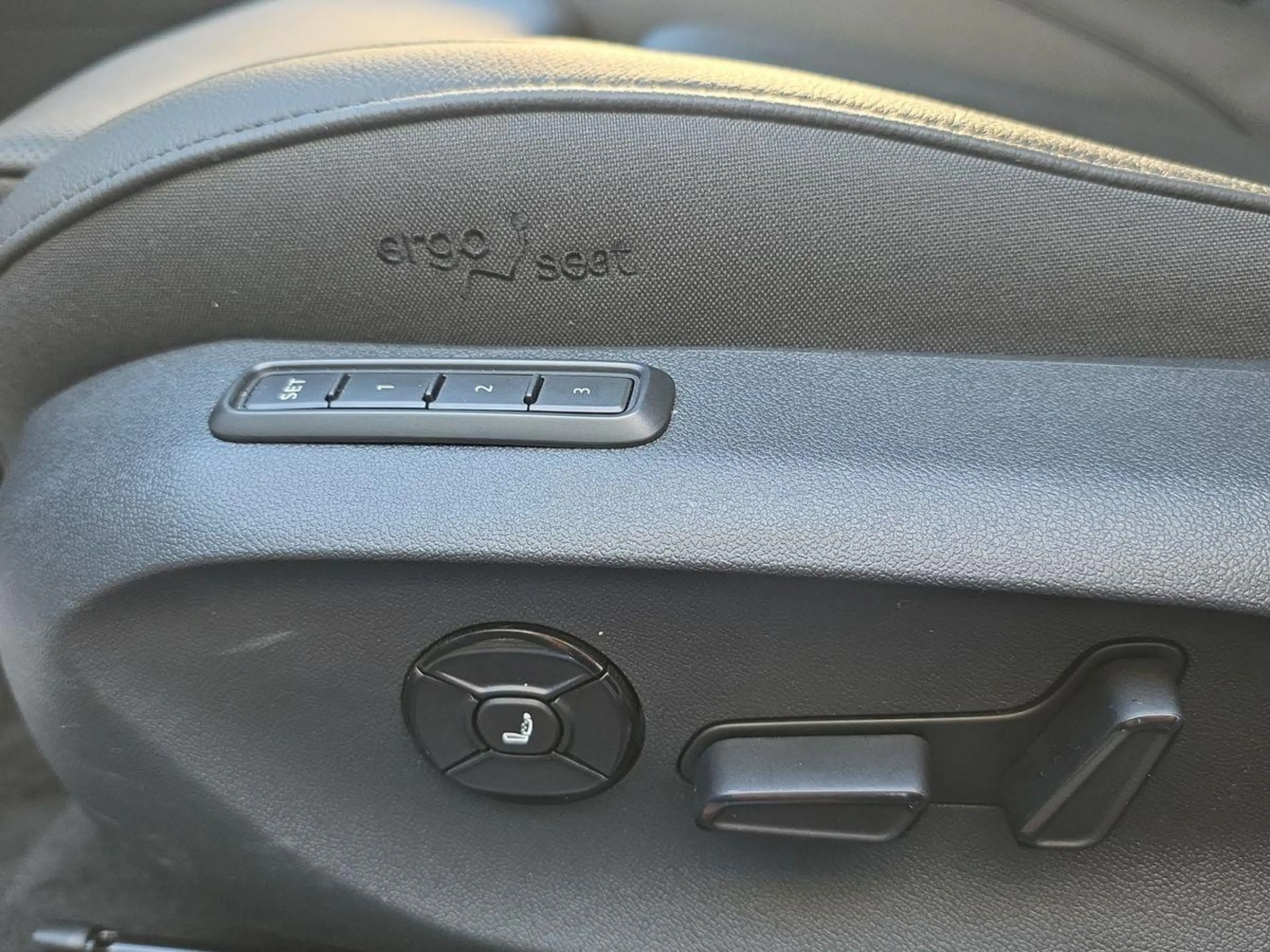 Skoda Superb TDI 4x4 L&K CANTON LEDER AHK SITZBLF 360° — photo 10
