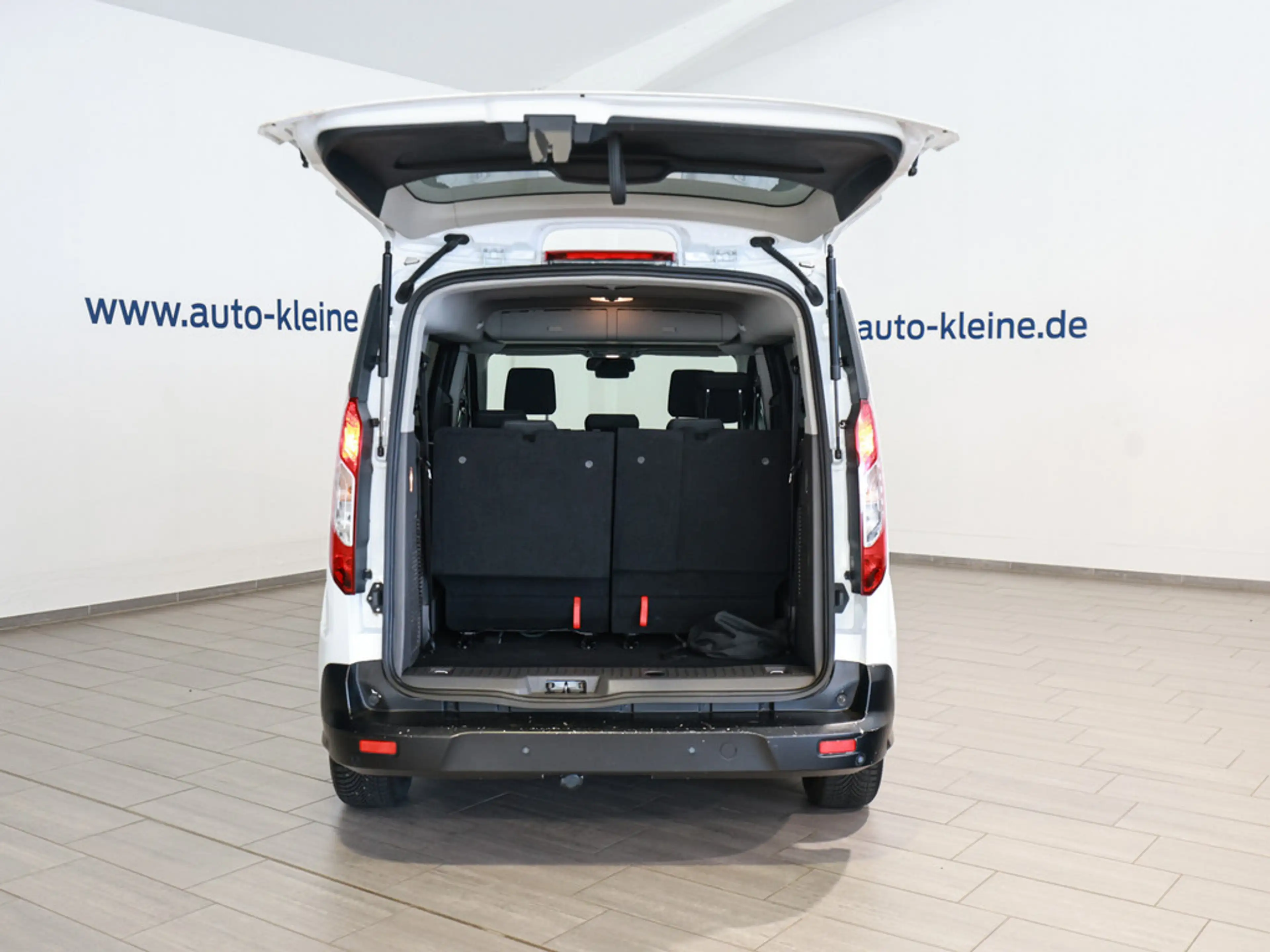 Ford Tourneo Grand Connect 1.5TDCi EcoBlue — photo 21