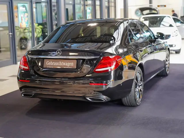 Mercedes-Benz E-Class view 3