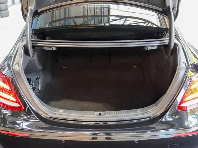 Mercedes-Benz E-Class view 5