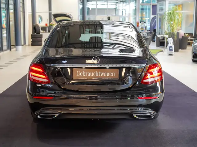 Mercedes-Benz E-Class view 4