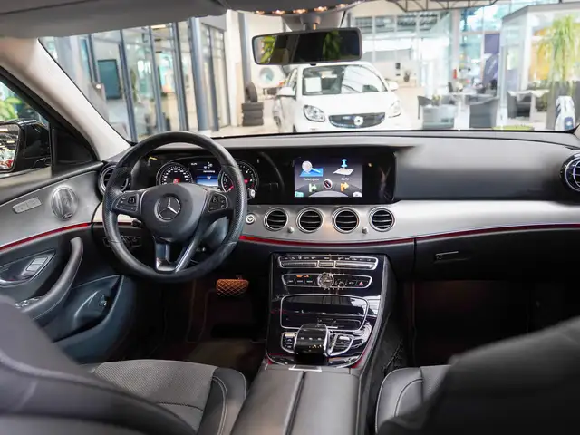 Mercedes-Benz E-Class view 13