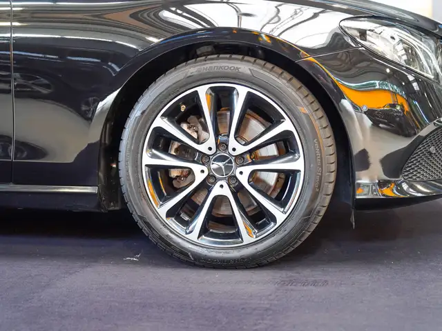 Mercedes-Benz E-Class view 2