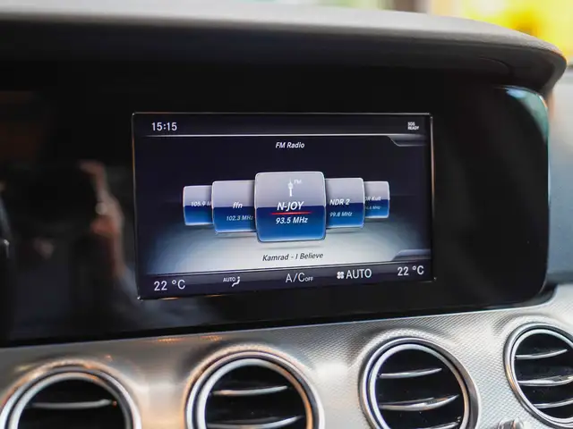 Mercedes-Benz E-Class view 21