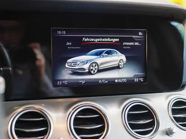 Mercedes-Benz E-Class view 22