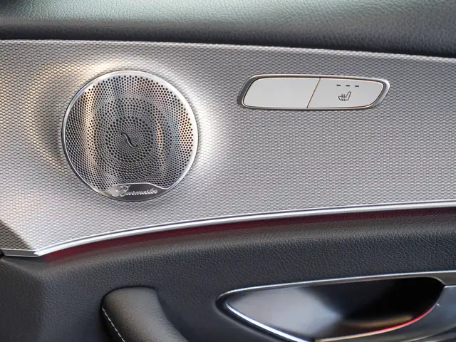 Mercedes-Benz E-Class view 11